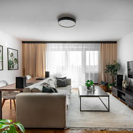 شقة Stylish I Quiet Area I Beautiful View I Fully Equipped Kitchen - Thermomix & Coffee Machine غدانسك