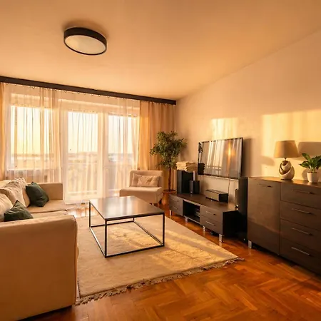 Stylish I Quiet Area I Beautiful View I Fully Equipped Kitchen - Thermomix & Coffee Machine غدانسك